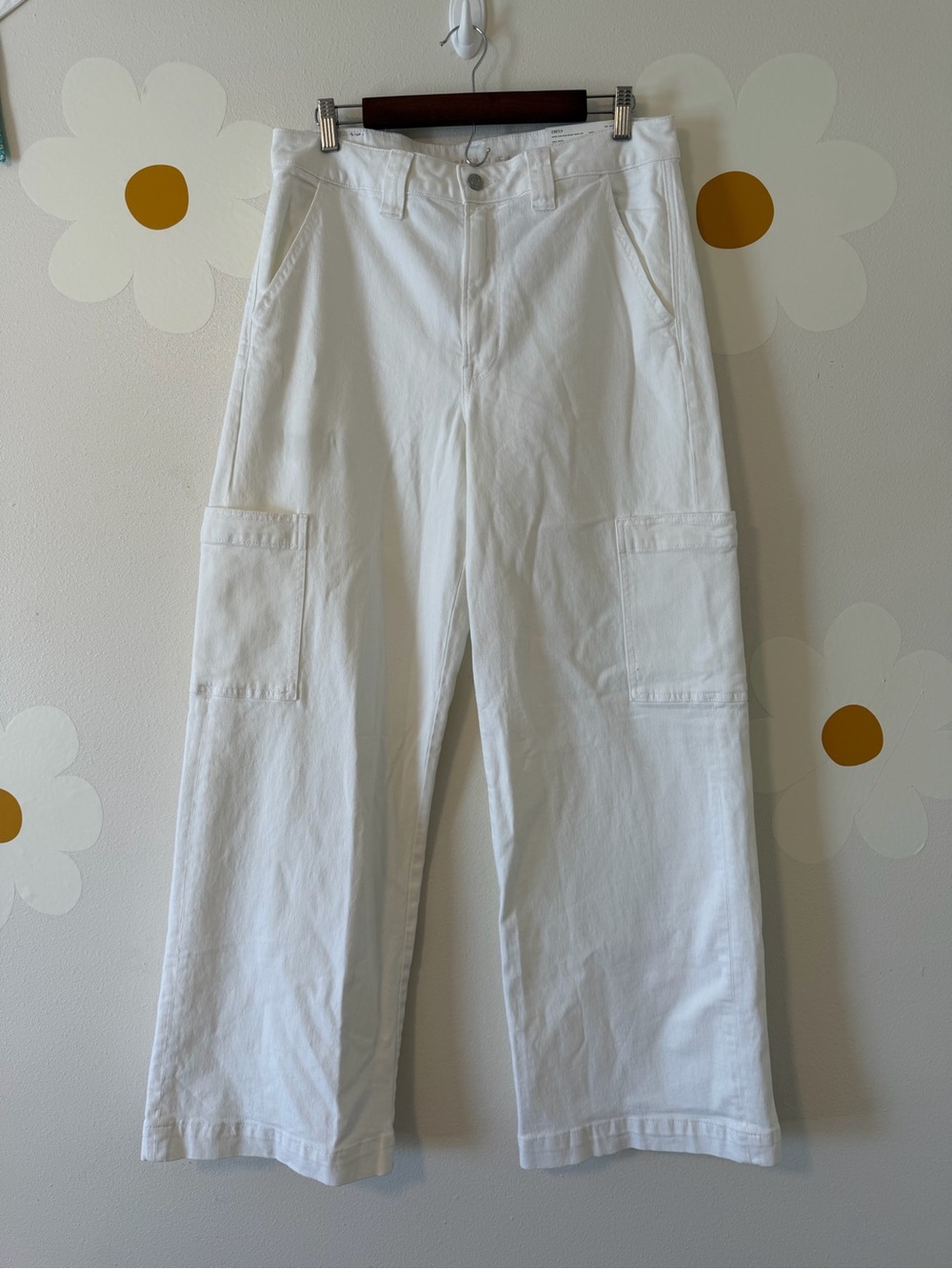 NWT American Eagle White Super High-Rise Baggy Wide Leg Cargo Jeans - Picture 4 of 12